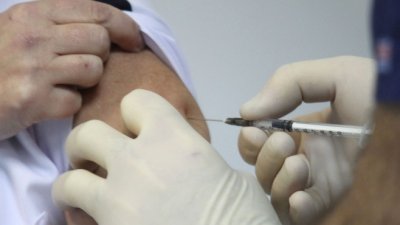 Испания слага трета игла в старческите домове