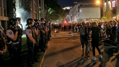 Хиляди на протест срещу мерките и премиера в Словения, има ранени