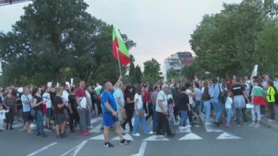 Протестиращи отново блокираха пътя убиец в Айтос 