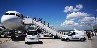 Стела Балтова спря 35-те евро за седалка в чартърите