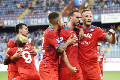 Наполи продължава да мачка, Имобиле спаси Лацио