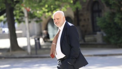 Без милост: Минеков прогонва ГЕРБ от офиса им в НДК