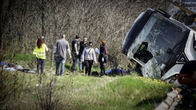 Обърна се автобус, 28 са ранени
