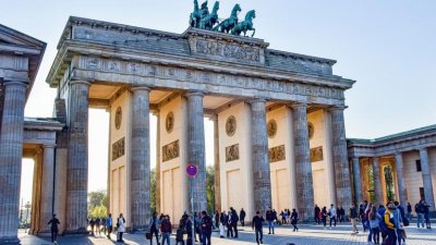 Германия спира компенсациите за карантинирани без ваксина