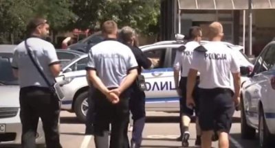 Ченгета по къси гащи патрулират из Слънчака