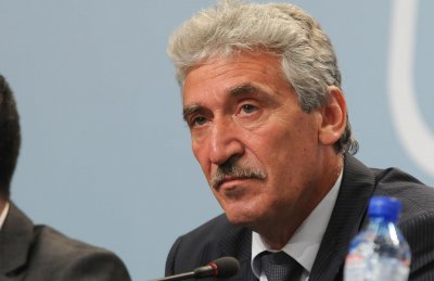 Висш гербер брани шефа на КОНПИ