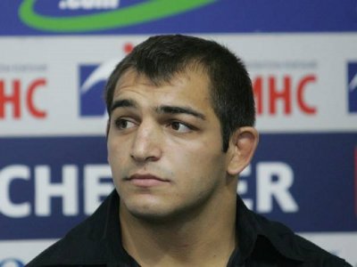 КПКОНПИ удари световен шампион по борба