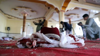 Бомбена атака пред джамия в Кабул взе много жертви