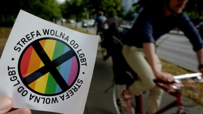 За пари: Още три региона в Полша се отказаха да са "свободни от ЛГБТ идеология"