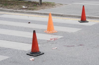 Кола помете жена на зебра в Шумен