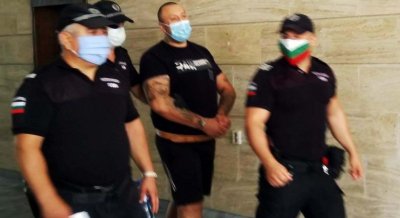 Близо 2 г. затвор за Шалтера, който наби и стреля по шофьор край Добрич