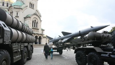 Зенитни войски превзеха столицата 