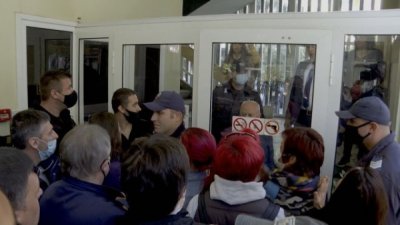 Трети ден на протести заради трите момичета, блъснати на тротоар в Стара Загора