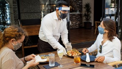 Ваксинирани и преболедували без ограничения в кръчмите 