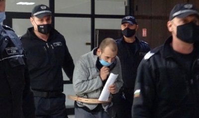 Обвиненият за двойното убийство: Убих майка си и баща си? Aй стига, бе!