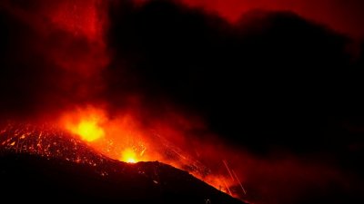 Отмениха полетите до Канарите заради вулкана