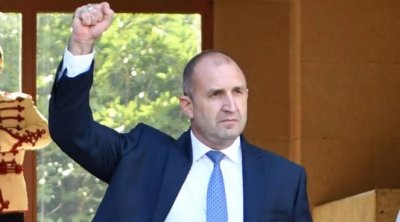 Блъсков 2 се гаври с Румен Радев