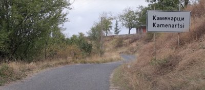 Селски кмет брои хората си, 100 са минус
