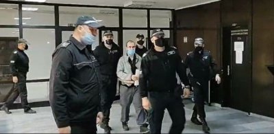 Илия, който уби родителите си: Пих антибиотици и нещо се обърка