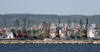 Втори кораб на собственика на "Вера Су" разби кея на пристанище Варна