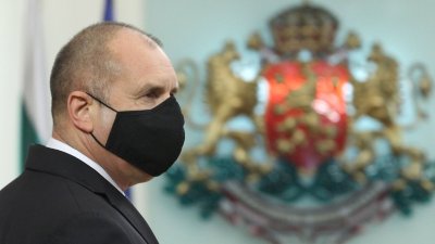 Седмицата: Колко е дълъг поялникът на кандидата Румен Радев