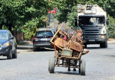 Бус уби на място каруцар край Монтана