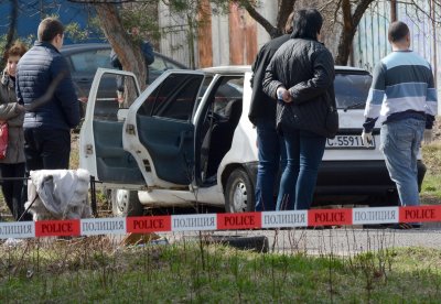 Мъж се гръмна в главата, жена се обеси в Сливенско