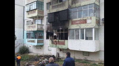 Оставиха в ареста родителите на децата, загинали при пожар във Варна
