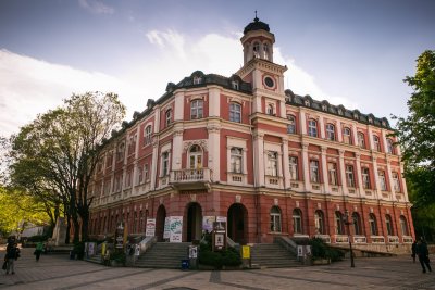 Три премиери в Плевен със звезди на театъра