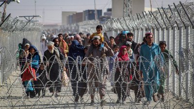 Талибаните към САЩ: Не свалите ли санкциите, ще има бежанци