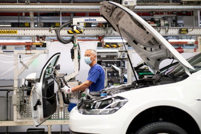 Volkswagen съкращава 30 000 работни места