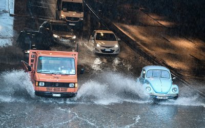 Циклон в Гърция носи поройни дъждове в България 