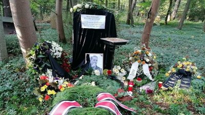 Погребват неонацист в гроб на евреин