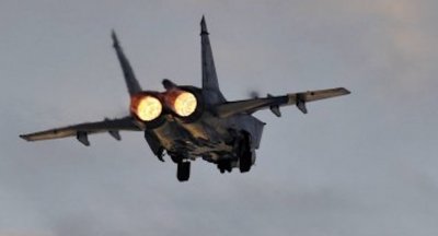 Руски МиГ-31 ескортира американски бомбардировач над Японско море