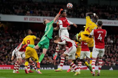 Арсенал се спаси срещу Кристъл Палас в добавеното време