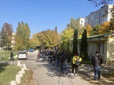 Над 200 се боднаха в "Св. Анна" днес