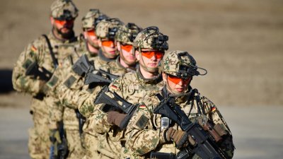 Литва праща още войници на границата с Беларус