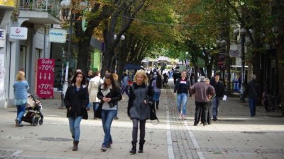 Напляскаха и обраха мъж пред магазин в Благоевград