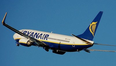 Ryanair не пуска пътници, взели пари за пропуснати полети