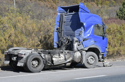 Трима са в болница след катастрофа с тир край Пловдив