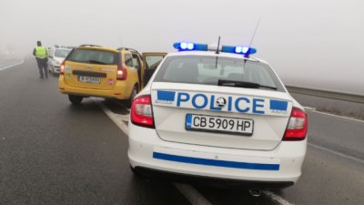 Двама с въздушен пистолет опитаха да оберат клиенти в такси