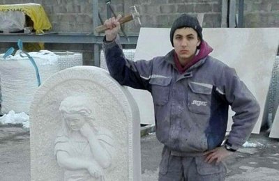 18-годишен построи паметник на българските опълченци и го дари