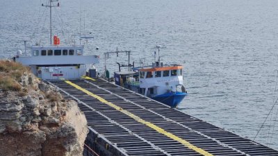 Отново спря операцията по разтоварването на "Вера Су"