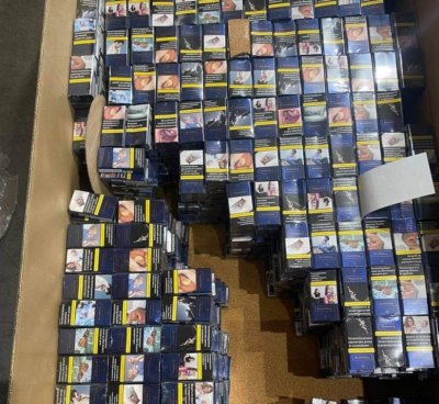 Задържаха 3460 кутии с цигари, скрити в кутии за боя на летище София