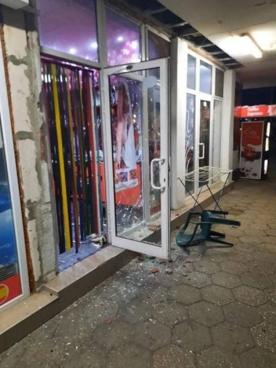 Бежанци потрошиха фризьорски салон и игрална зала в Харманли