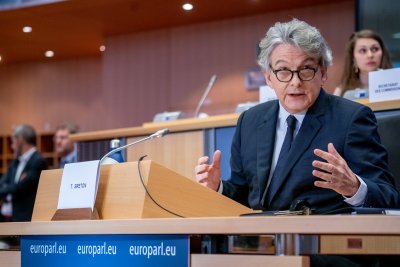 ЕК подкрепя идеята да не се обвързват цените на газа и тока в Европа
