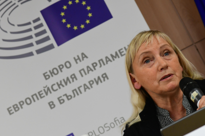 Елена Йончева: ЕП поиска новинарските медии да получат специална помощ