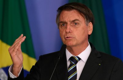 Обвиняват президента на Бразилия за девет престъпления