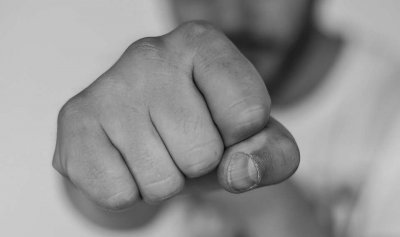 Семейство е нападнато на пътя от шофьор във Великотърновско, мъжът е ранен