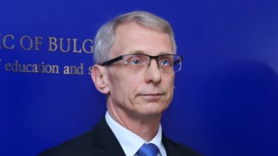 Николай Денков: Няма как децата да се върнат в клас преди 8 ноември